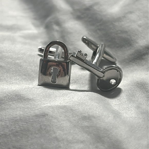 Cuff links - Picture 1 of 3